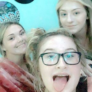 Meet your Posher, Abigail